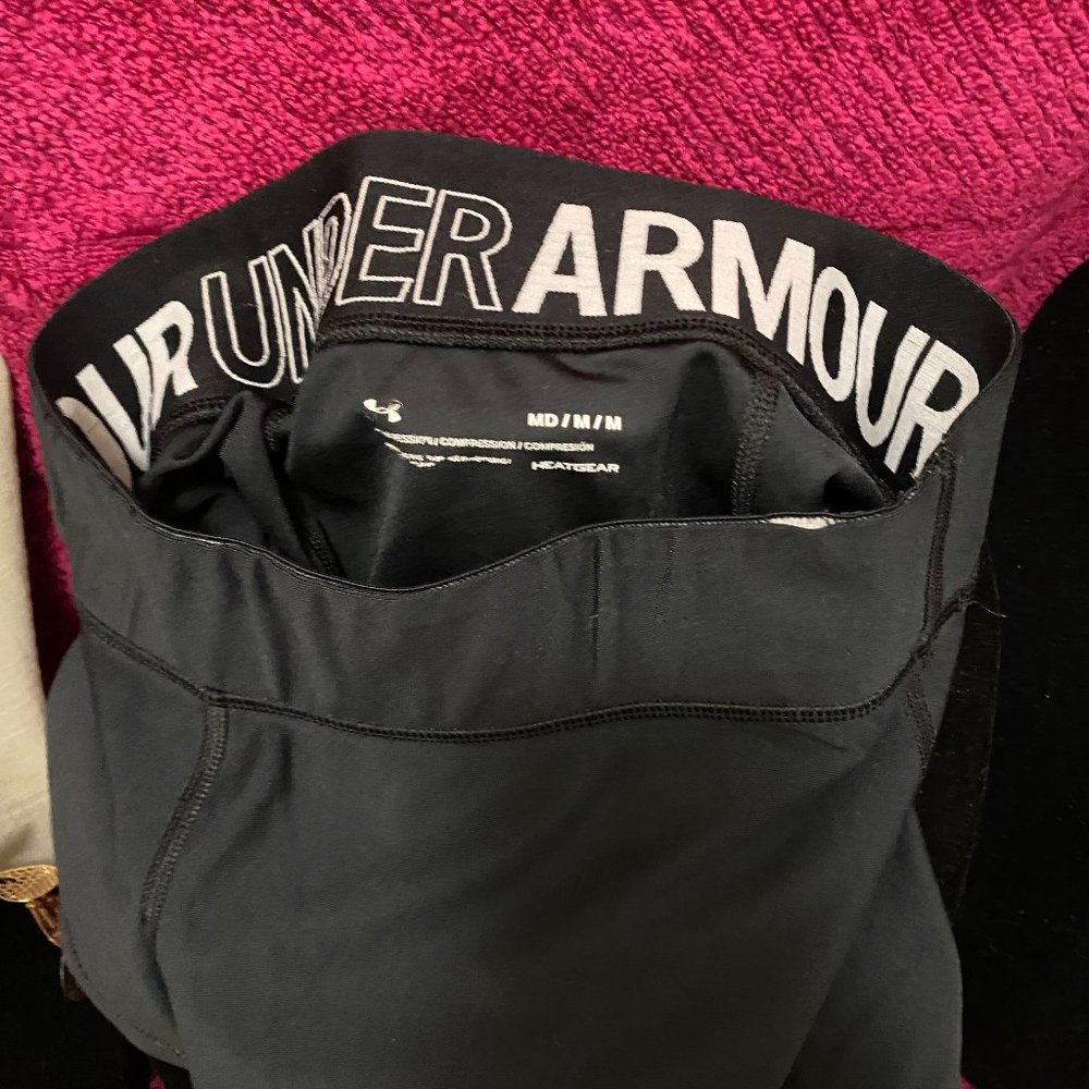 Under  Armour  SHORTS